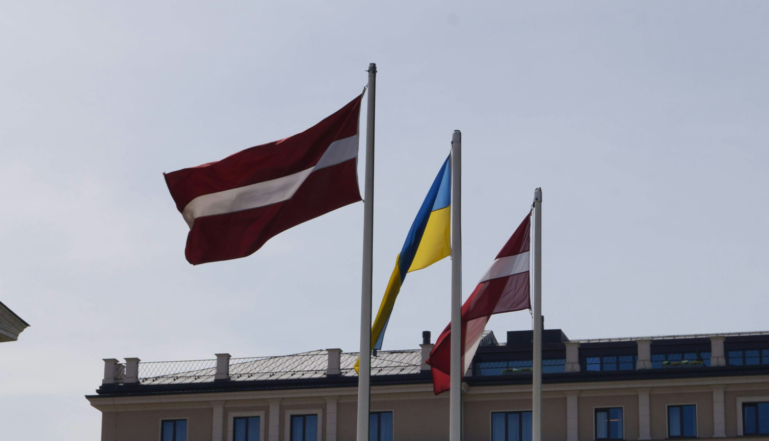Latvijas un Ukrainas karogi