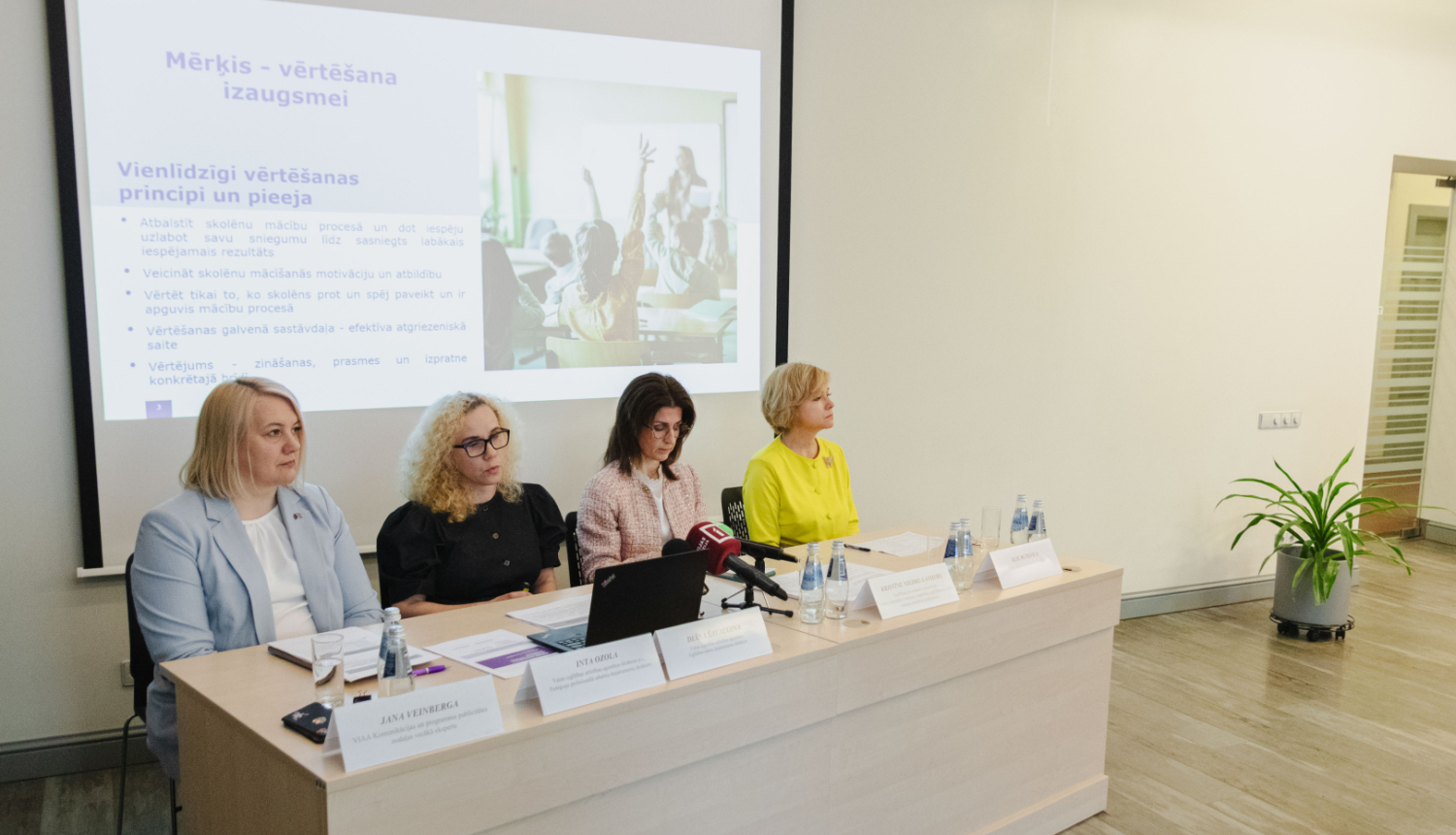 Preses konferences dalībnieku kopbilde 10.06.2025.