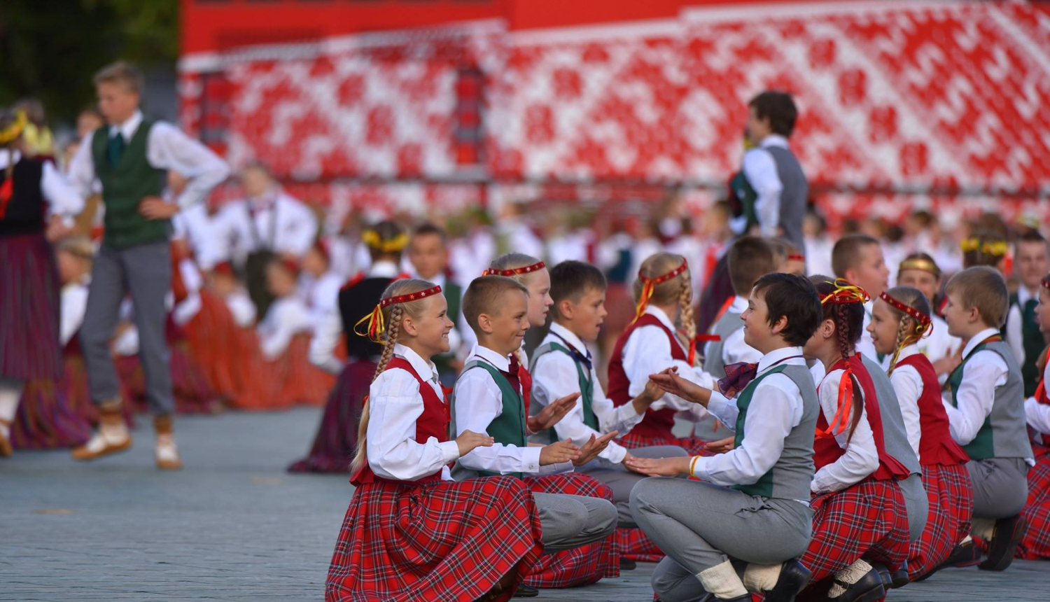 XII Latvijas Skolu jaunatnes dziesmu un deju svētkos piedalīsies vairāk nekā 35 000 dalībnieku