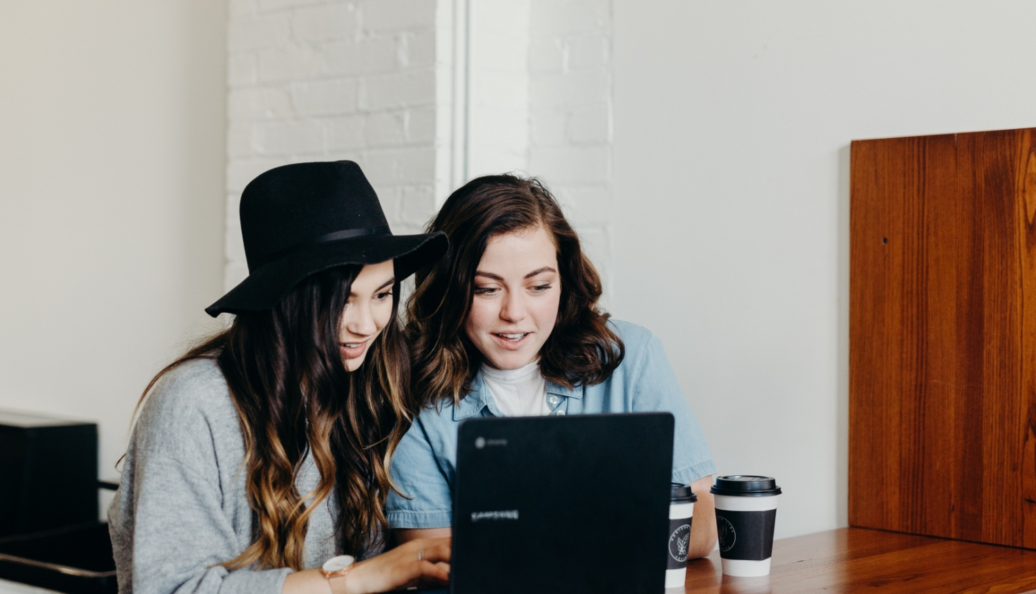 Studentes pie datora