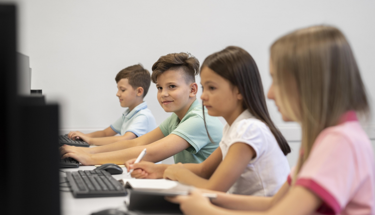 Veidos monitoringa sistēmu datoru racionālai izmantošanai izglītības iestādēs