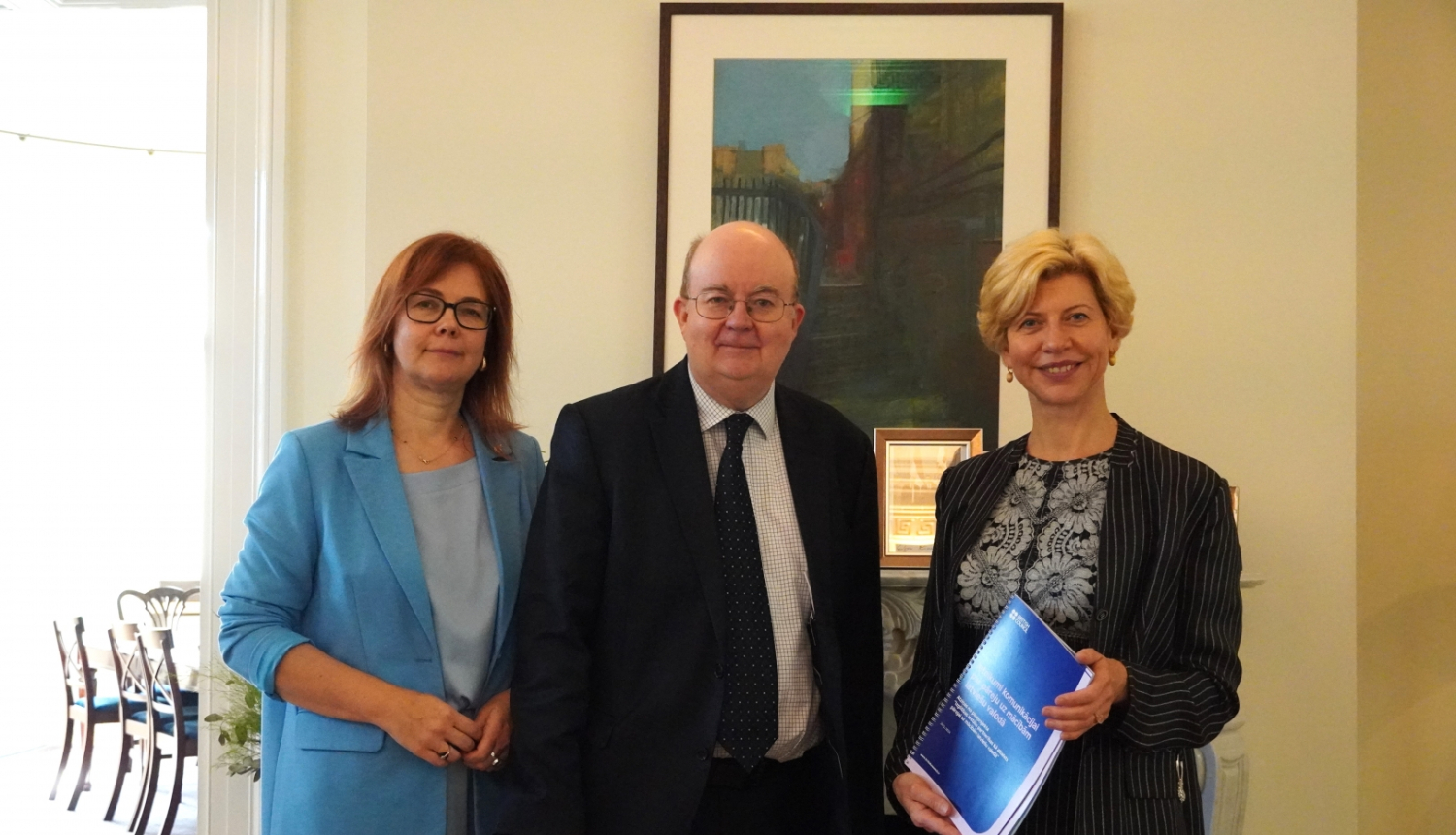 Izglītības un zinātnes ministre Anda Čakša tiekas ar Lielbritānijas vēstnieku Latvijā Paulu Brumelu un Britu padomes pārstāvniecības Latvijā pārstāvjiem