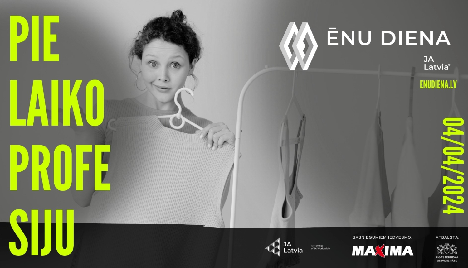 Ēnu dienas attēls, melnbalta bilde, kurā redzama meitene ar klaitu uz drēbju pakaramā, spilgtā krāsā uzraksts "Pielaiko profesiju"