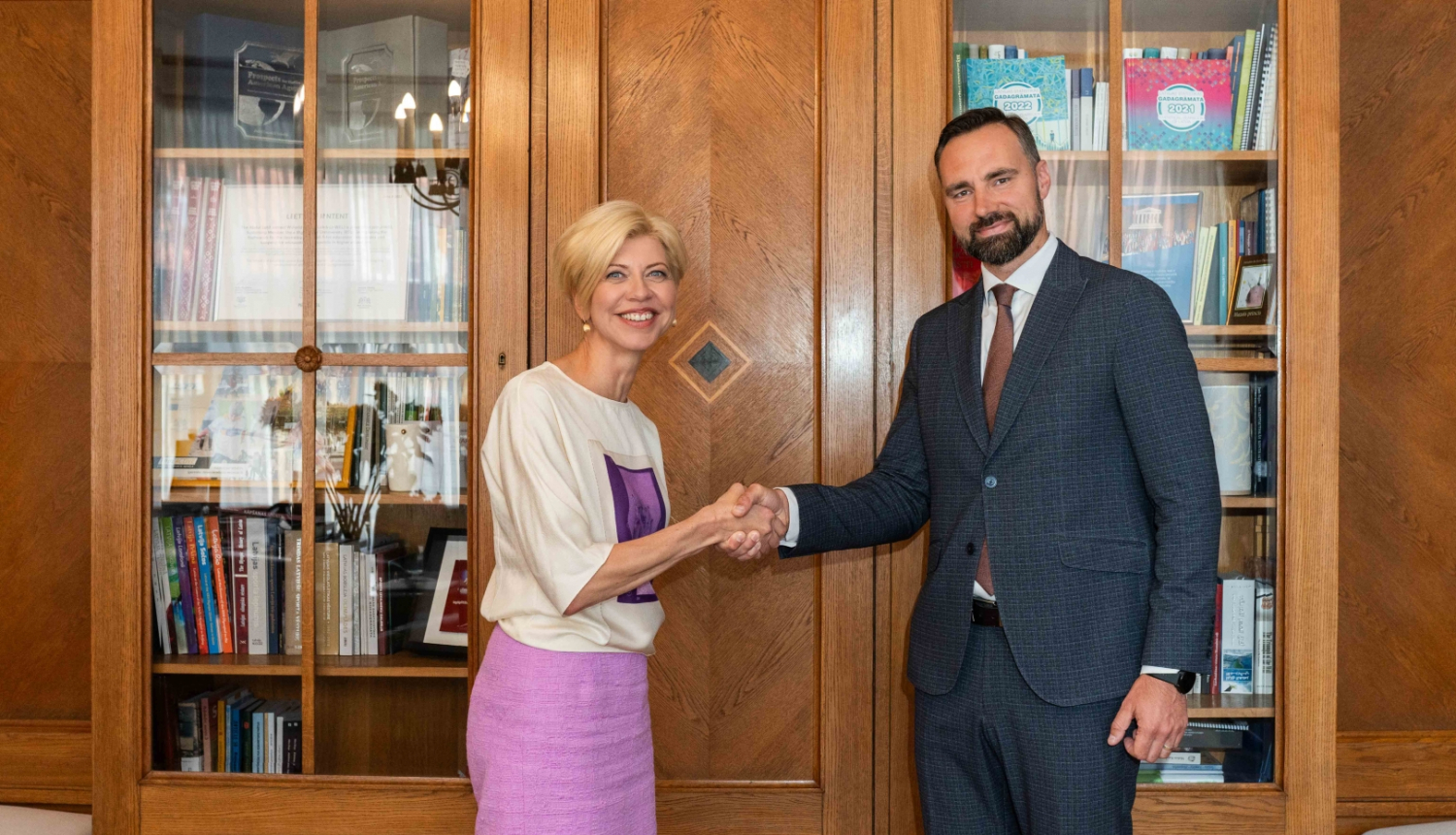 Anda Čakša un Lauris Mencis