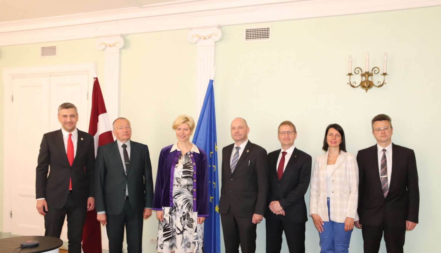 Kopbilde no tikšanās par zinātnes institutu apvienosanos