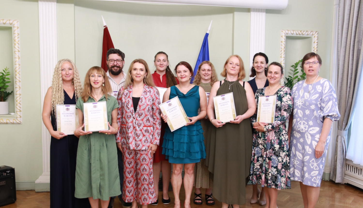 Atzinības rakstu un Pateicības rakstu saņēmušo kopbilde