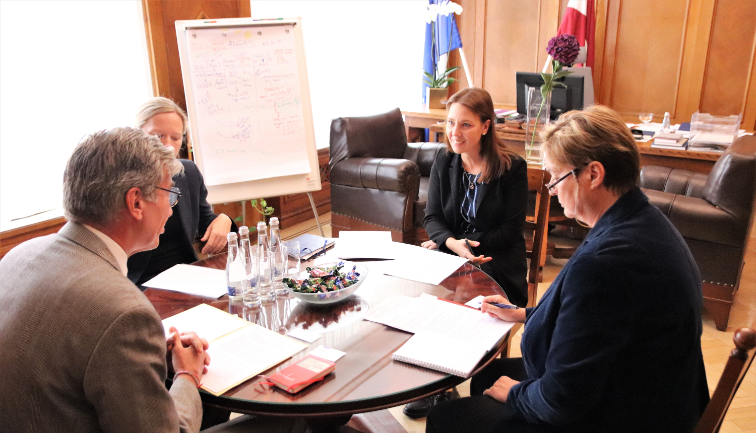 Ministre tiekas ar Vācijas vēstnieku