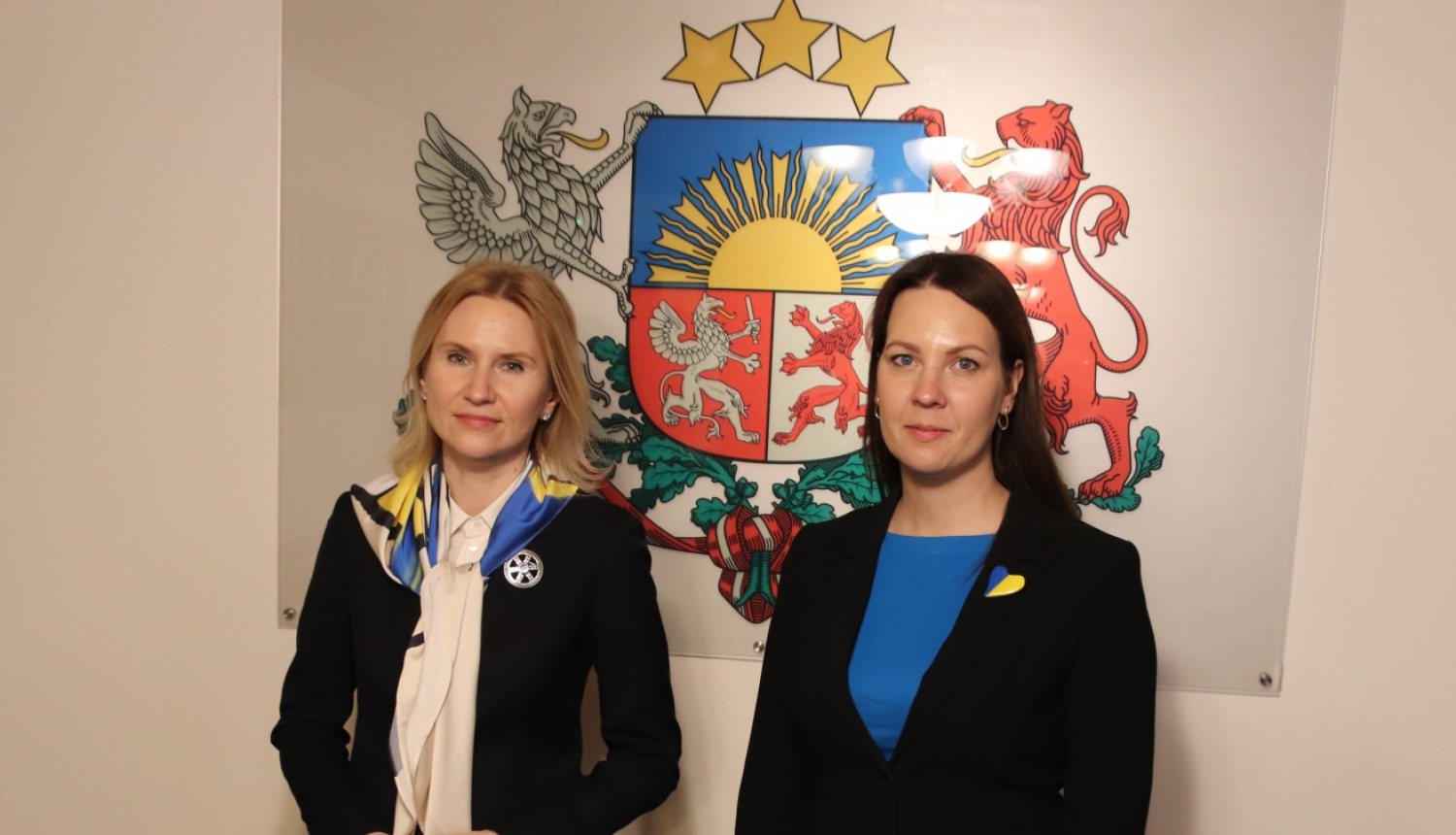 Ministre tiekas ar Ukrainas parlamenta parstavi