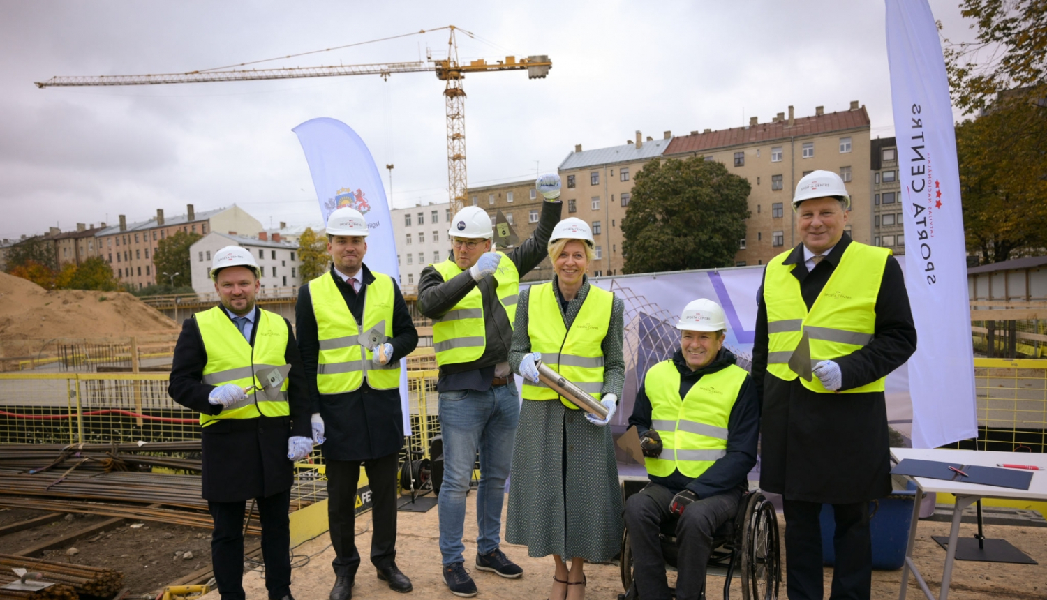 Komandu sporta spēļu halles kapsulas iemūrēšanas svētki