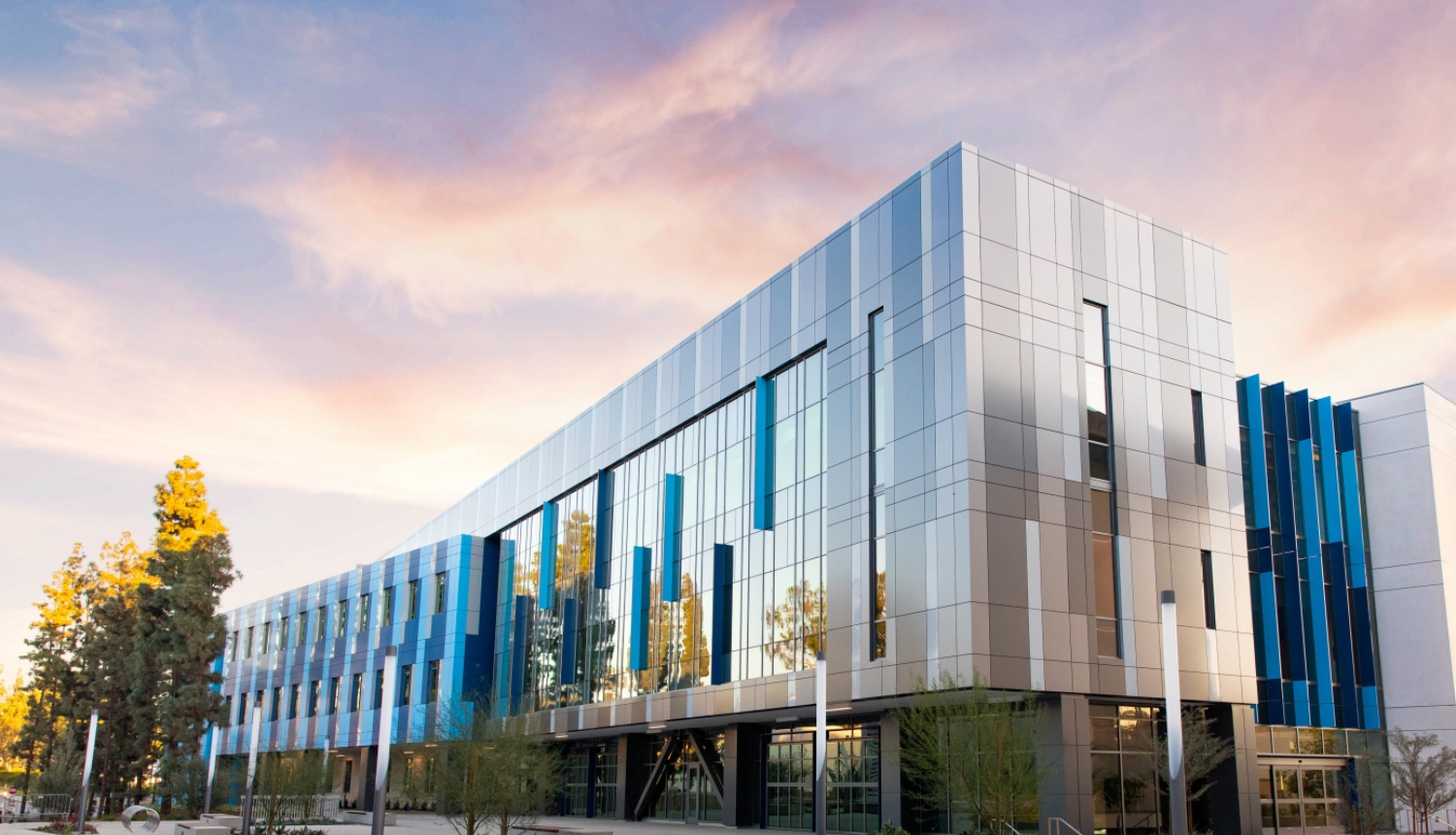 moderns ēkas attēls