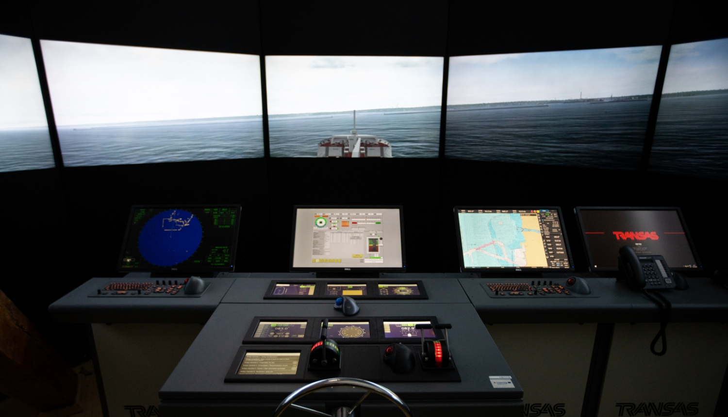 kuģa vadības klājs