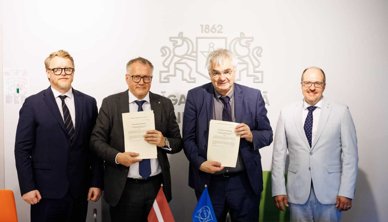 RTU rektors Tālis Juhna, finanšu ministrs Arvils Ašeradens, CERN informācijas tehnoloģijas un pētniecības direktors Joahims Mnihs un Latvijas pārstāvis CERN Toms Torims. Foto: Toms Norde