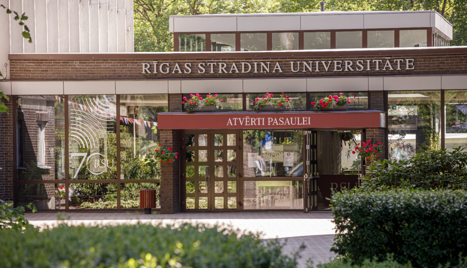 Rīgas Stradiņa universitātes centrālā ieeja