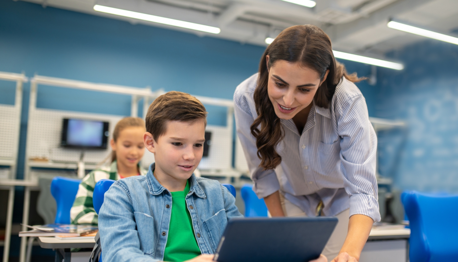 clasroom-with-tablets