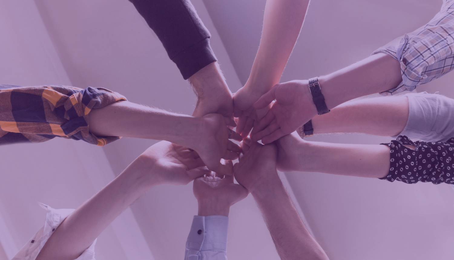 Saliktas kopā rokas