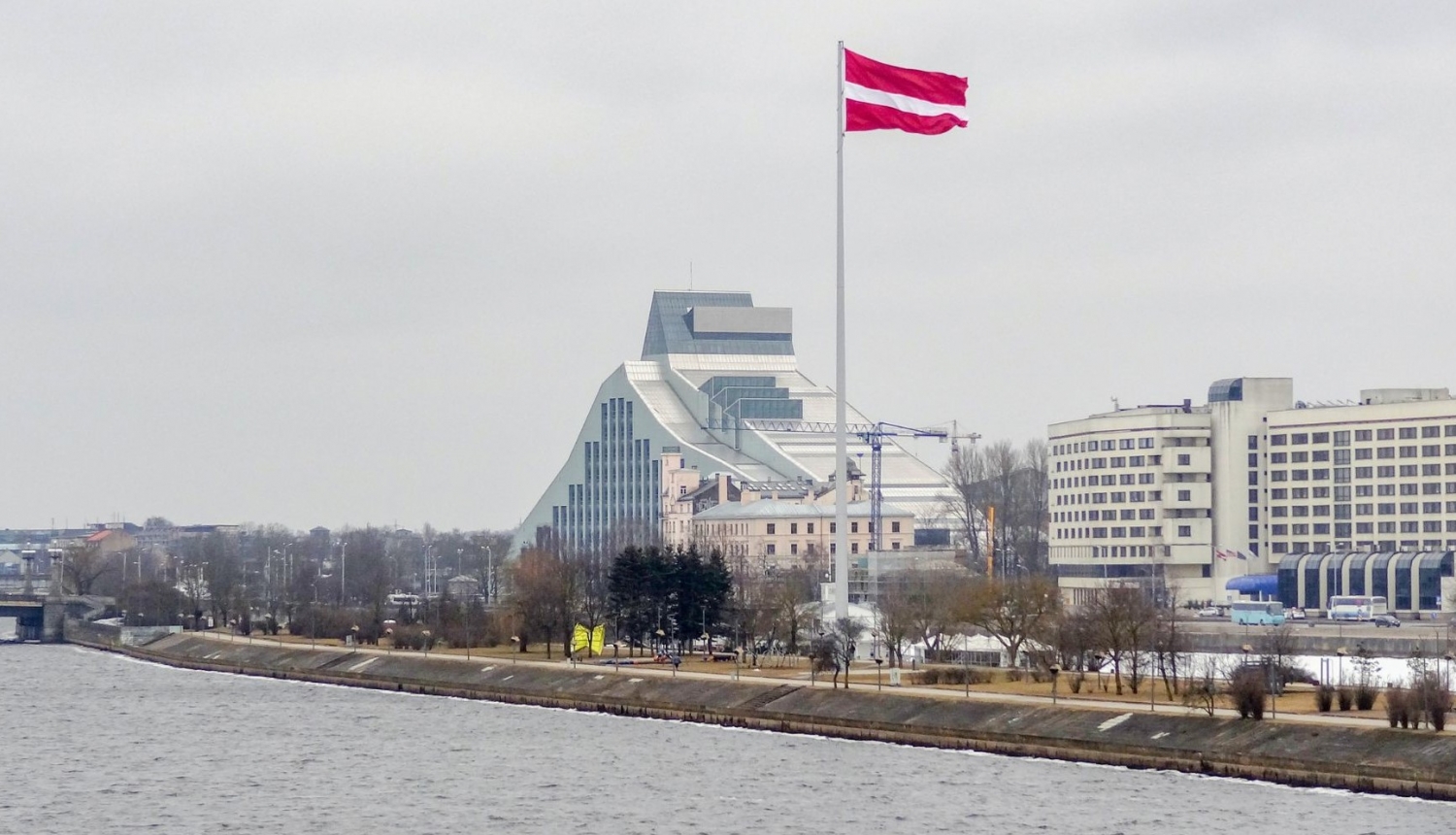 Latvijas karogs, bibliotēka