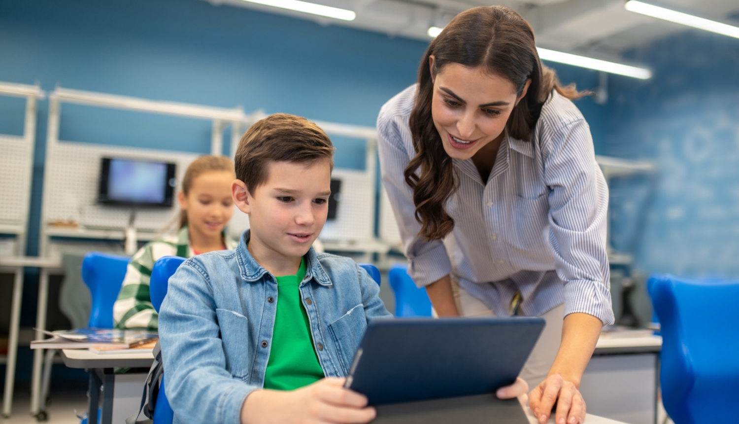 clasroom-with-tablets